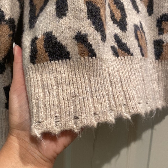 Cheetah print distressed sweater - Picture 3 of 5